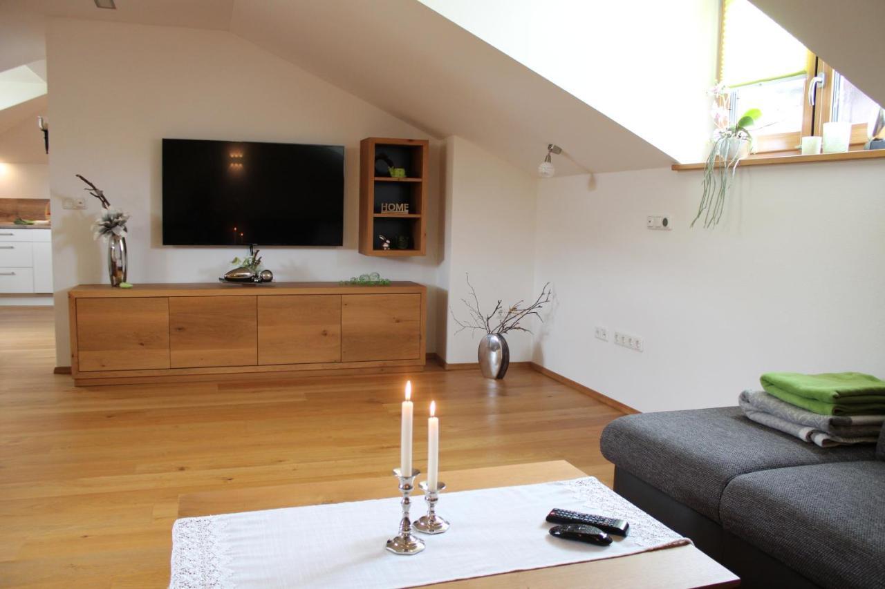 האוצנברג Ferienwohnung Am Dreiseithof מראה חיצוני תמונה