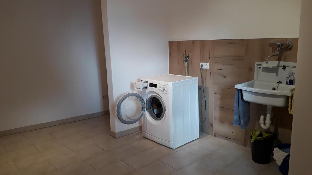 האוצנברג Ferienwohnung Am Dreiseithof מראה חיצוני תמונה