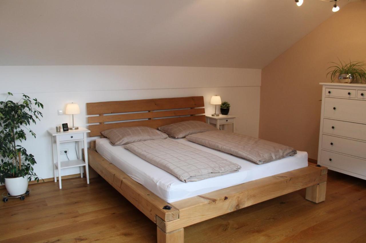 האוצנברג Ferienwohnung Am Dreiseithof מראה חיצוני תמונה